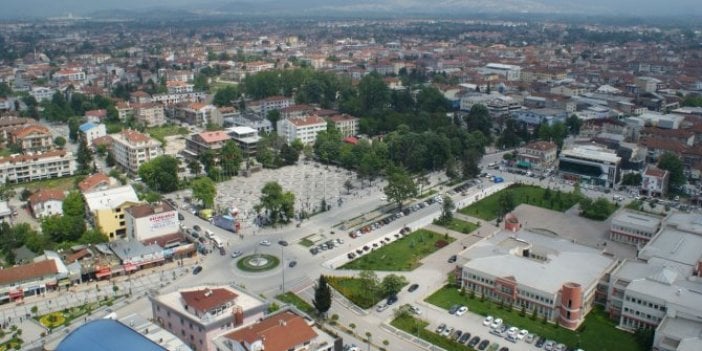 AKP'li belediye vatandaşa yol sattı!