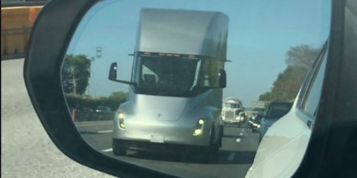 Tesla Semi, sürücüsüz şekilde otobanda!