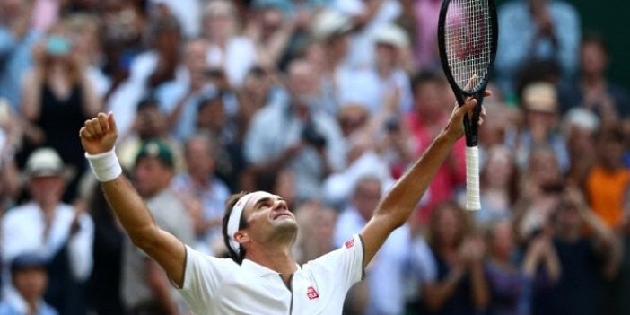 Roger Federer Wimbeldon’da finale yükseldi