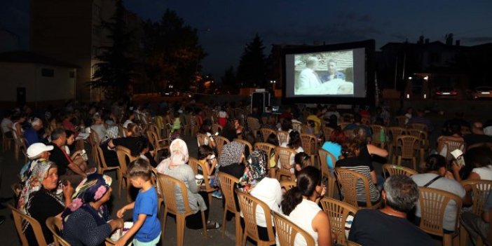 Ankara'da belediyenin "Açıkhava Sinema Günleri" başladı