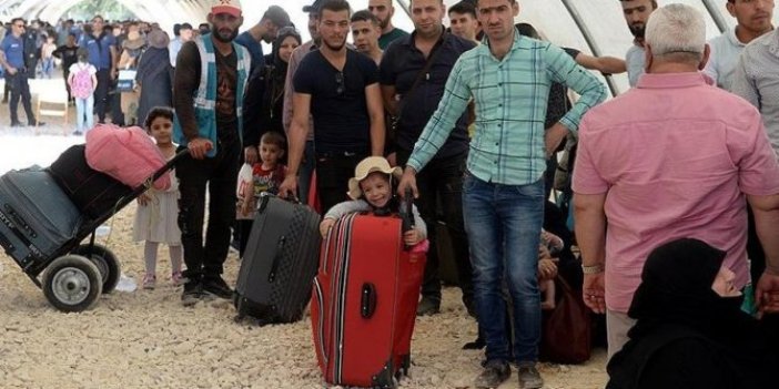 'Suriyeliler gitsin'e 1 milyarı aşkın imza
