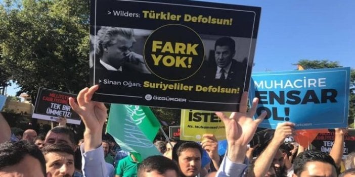 Suriyeli mitinginde şok pankartlar