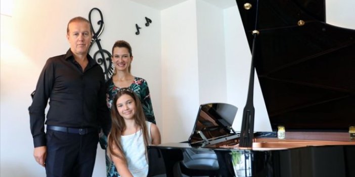 Piyanist İlyun Bürkev, 11 yaşına 6 ödül sığdırdı