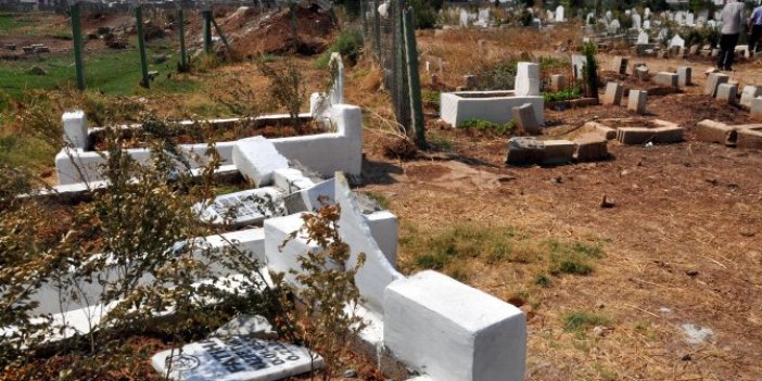 Tahrip edilen mezarlara yazıldı: "Yakında geleceğiz"