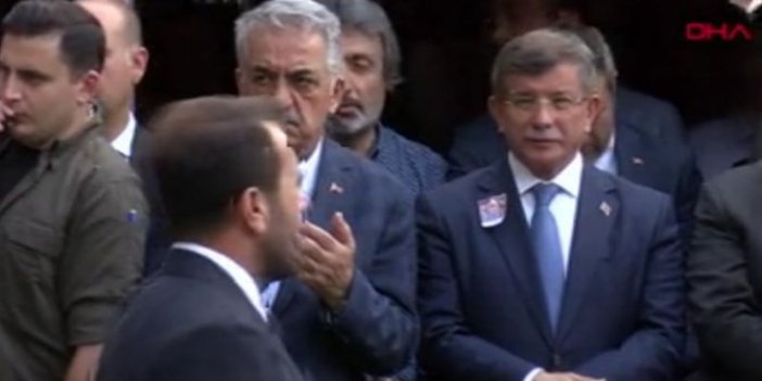 Erdoğan cenazede Ahmet Davutoğlu ile karşılaştı