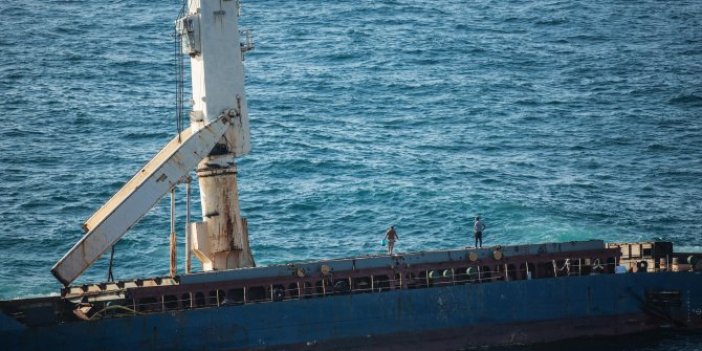 Şile'de terk edilen gemi tehlike saçıyor!