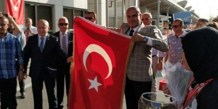 Turhan Çömez Türkiye'ye döndü