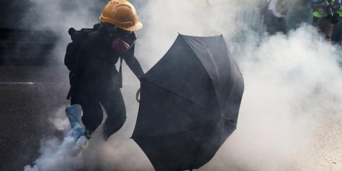 Hong Kong sokakları savaş alanına döndü