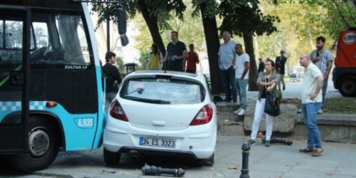 Taksim'de kontrolden çıkan otobüs 2 araca çarptı