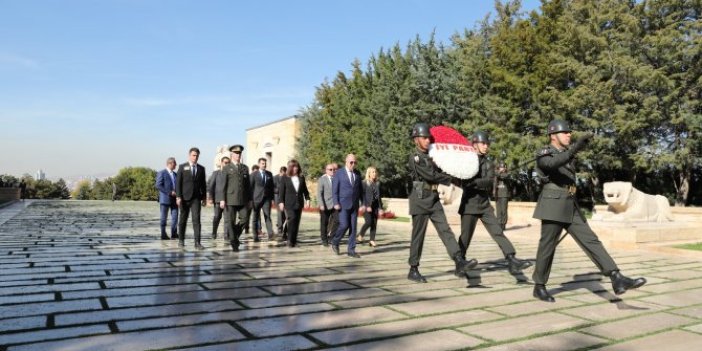 İYİ Parti kuruluş yıl dönümünde Ata'nın huzurunda