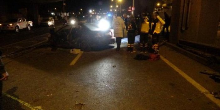 Trabzon’da otomobil viyadük ayağına çarptı; 2 ölü, 3 yaralı