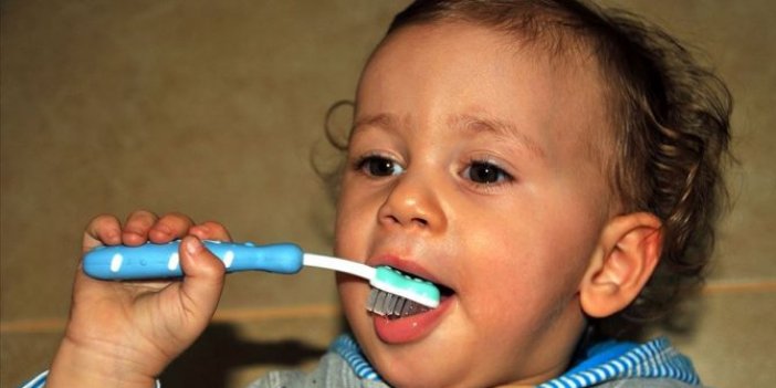 "Çocuklarda diş temizliği süt dişleri ile başlamalı"