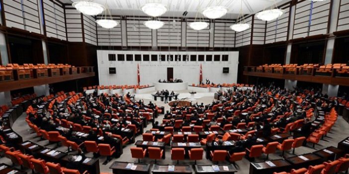 CHP’den politika kurulu raporu: “Yasa teklifleri bakanlık koridorlarında yazılıyor”