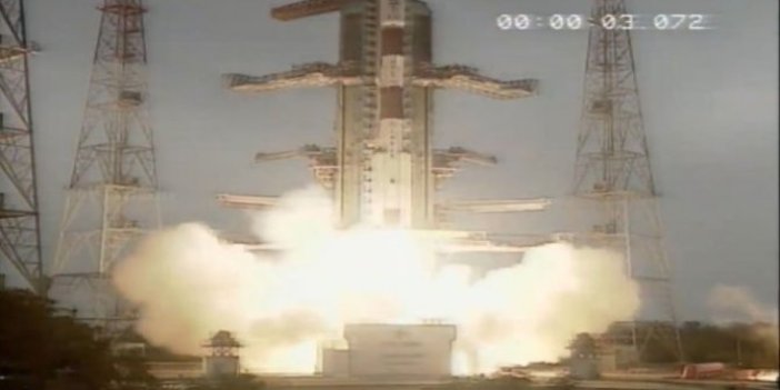 Hindistan yörüngeye 14 uydu!