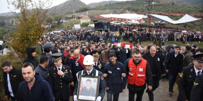 Hakkari'de yıldırım düşmesi sonucu şehit düşen askerlere son görev