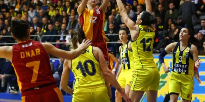 Potada kadınlar derbisi Fenerbahçe Öznur Kablo'nun
