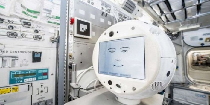 Bu robot astronotların duygularından anlayacak!