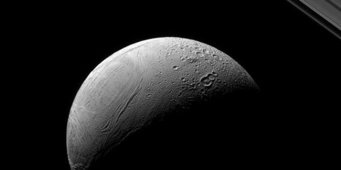 Satürn'deki kaplan sırtı sırrı çözüldü
