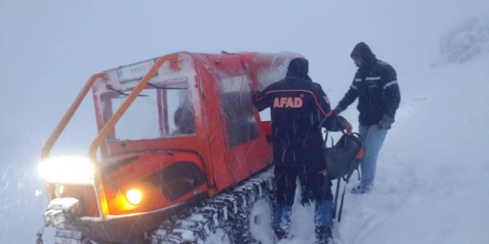 Kar nedeniyle mahsur kalan 4 kişiyi AFAD kurtardı