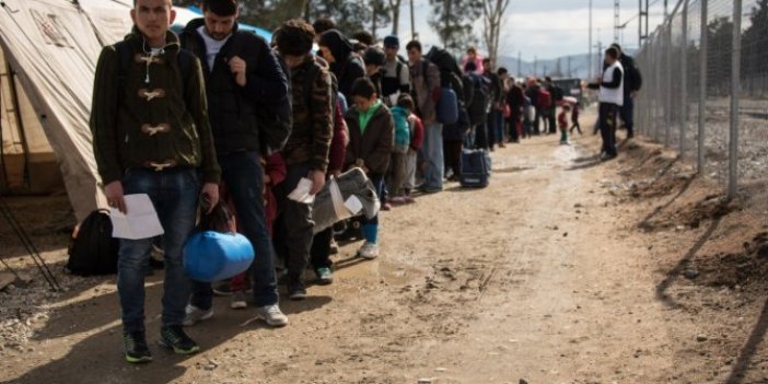 Sınırdaki Suriyeli sayısı 300 bine yükseldi!