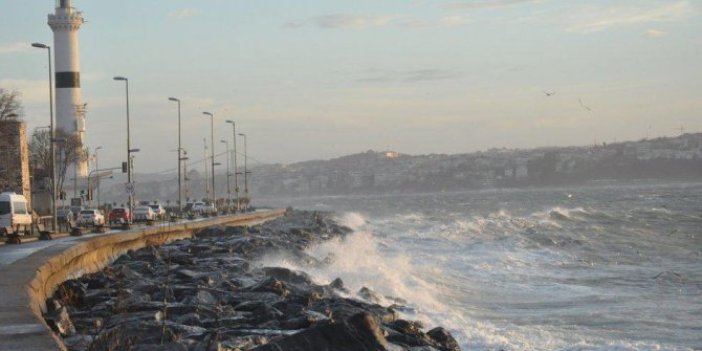 İstanbul'da şiddetli rüzgar 106.6 km ölçüldü