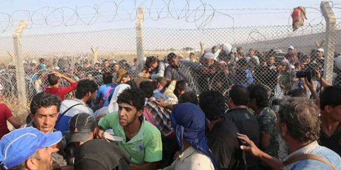 450 bin Suriyeli Türkiye sınırına dayandı!