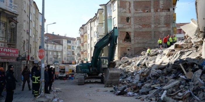 Elazığ'daki depremde yıkılan binalarda dere kumu kullanılmış!