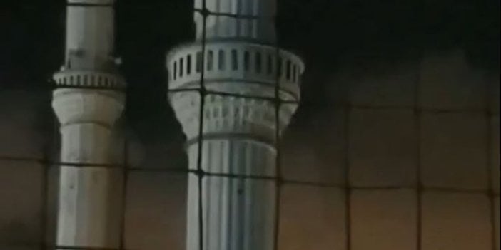 Rüzgar cami minaresini beşik gibi salladı!