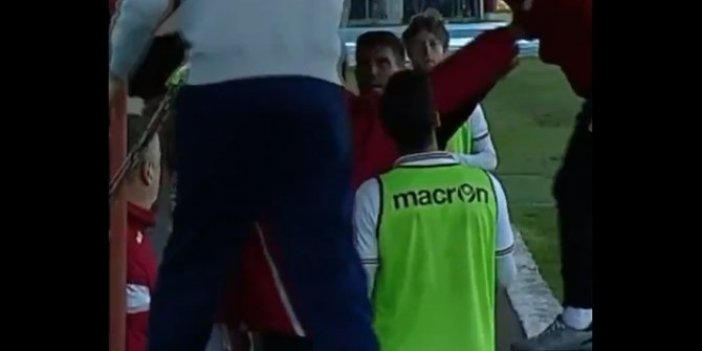 Oyuncusuna tokat atan Magrini'ye kırmızı kart!