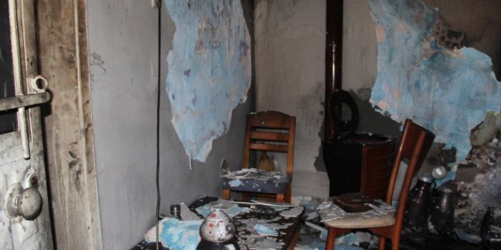 Yanan sobaya döktükleri tiner evi yaktı