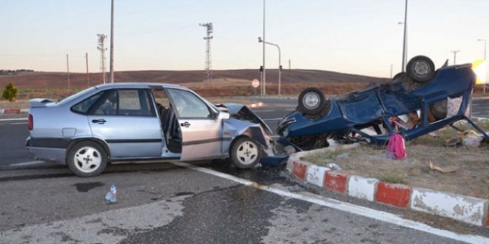 Kayseri’de iki otomobil kafa kafaya çarpıştı