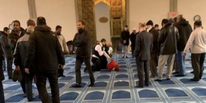 Londra'da camide din görevlisine bıçaklı saldırı