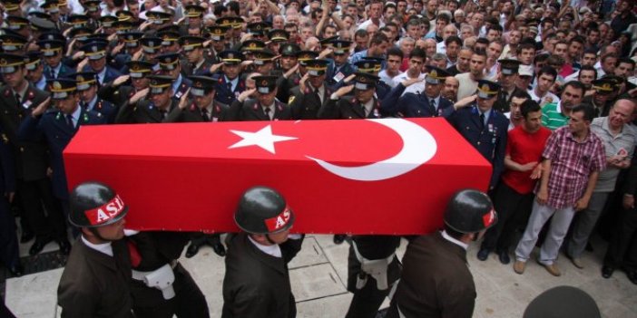 Türkiye şehitlerine ağlıyor