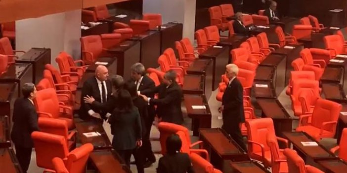 Meclis'te kavga: AKP'li ve CHP'li vekiller birbirine girdi!