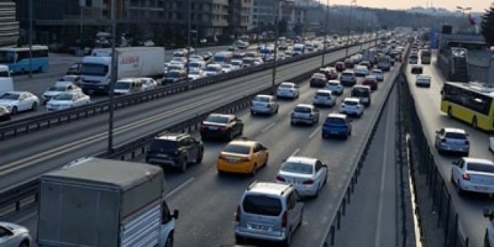 İstanbul'da toplu taşıma kullanımı azaldı ama trafik yoğunluğu devam ediyor