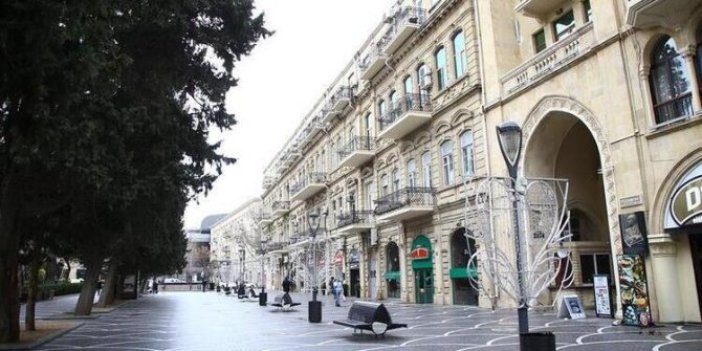 Azerbaycan'da sokağa çıkma yasağı ilan edildi