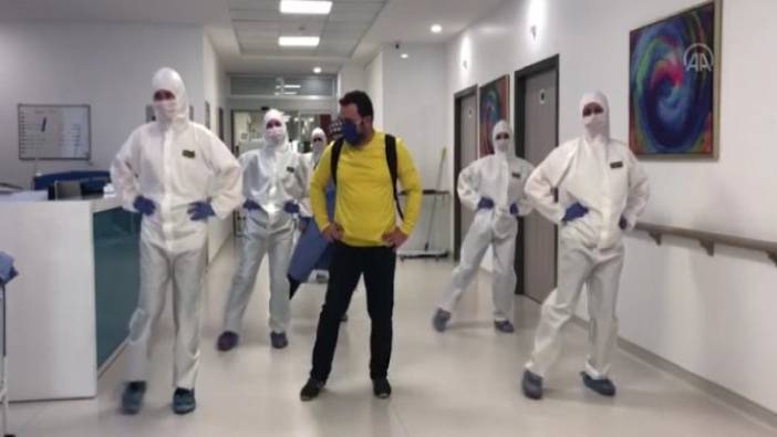 Lüleburgaz'da korona virüsü yenen hasta 'Penguen dansı'yla taburcu edildi
