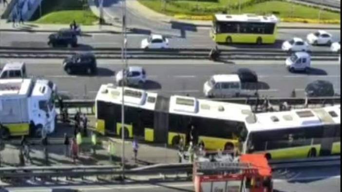 Avcılar’da metrobüs kazası: Kafa kafaya çarpıştılar!