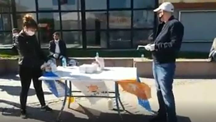 AKP'liler stand açıp maske dağıttı: Nereden buldunuz bu maskeleri?