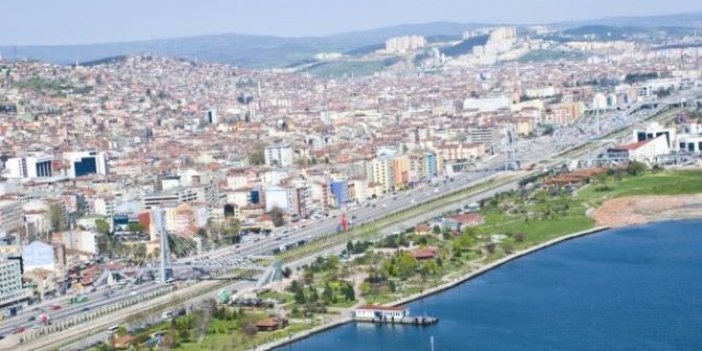AKP’li belediye CHP’li belediyenin 23 Nisan için astığı Türk Bayrakları’nı indirdi