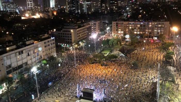 Başbakanlarını böyle protesto ettiler