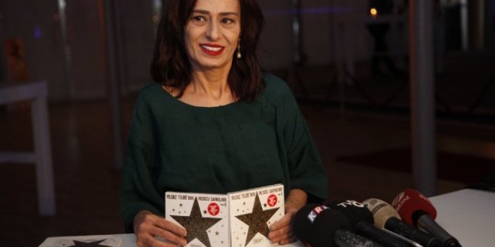 Yıldız Tilbe'den Meral Akşener'e destek
