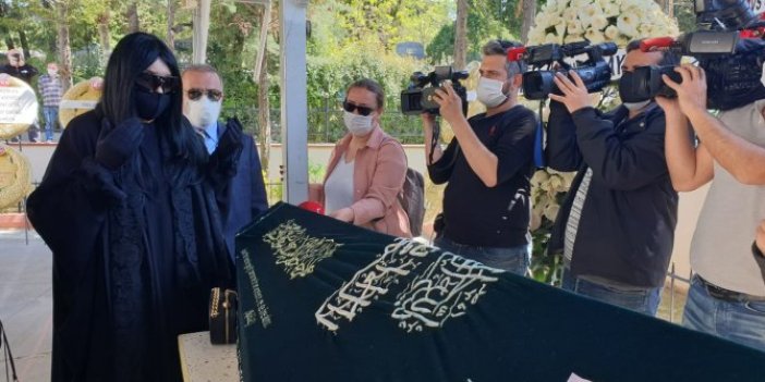 Bülent Ersoy'un annesi Necla Poyraz son yolculuğuna uğurlandı