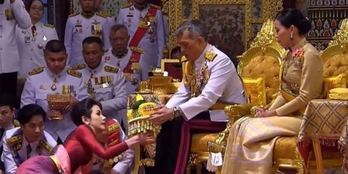 Tayland Kralından eşlerine kıyak atama