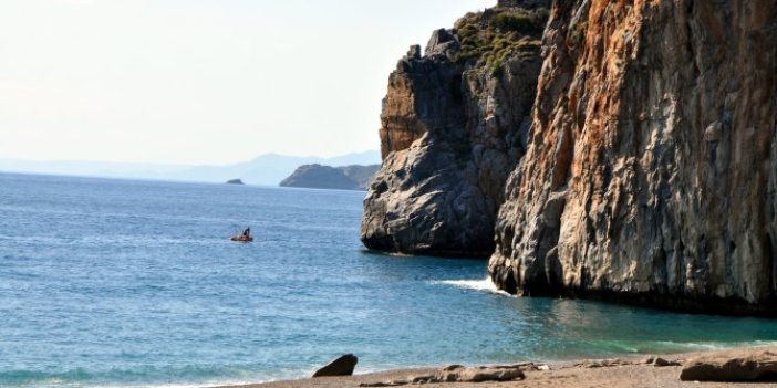 Antalya'da denize giren doktor kayboldu
