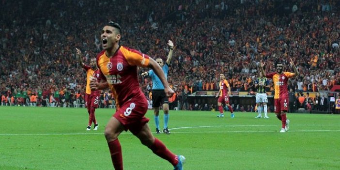 Galatasaraylı Falcao'dan sosyal mesafe eleştirisi