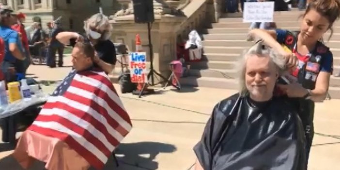 Amerika'da 'saç traşı' protestosu