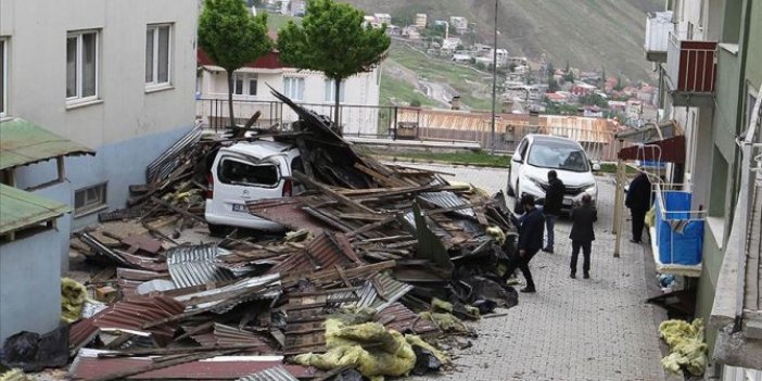 Çatılar uçtu, elektrik kesildi: Fırtına, 6 kenti yıkıp geçti