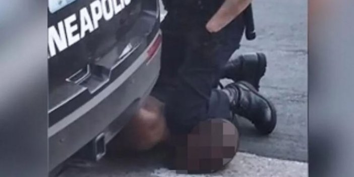 “Nefes alamıyorum” diye yalvarmıştı, Irkçı polis şüpheliyi boğarak öldürdü