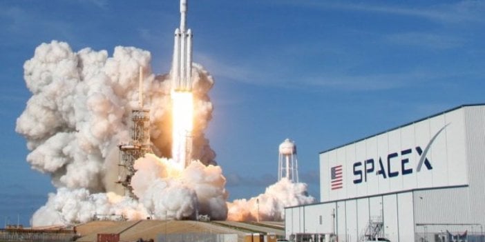 SpaceX, 60 internet uydusunu uzaya fırlattı